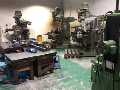 Mold workshop milling machine area